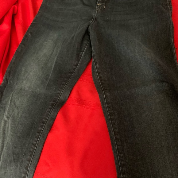 Ladies Rock &Republic jeans! Super cute and it great condition - Picture 4 of 4